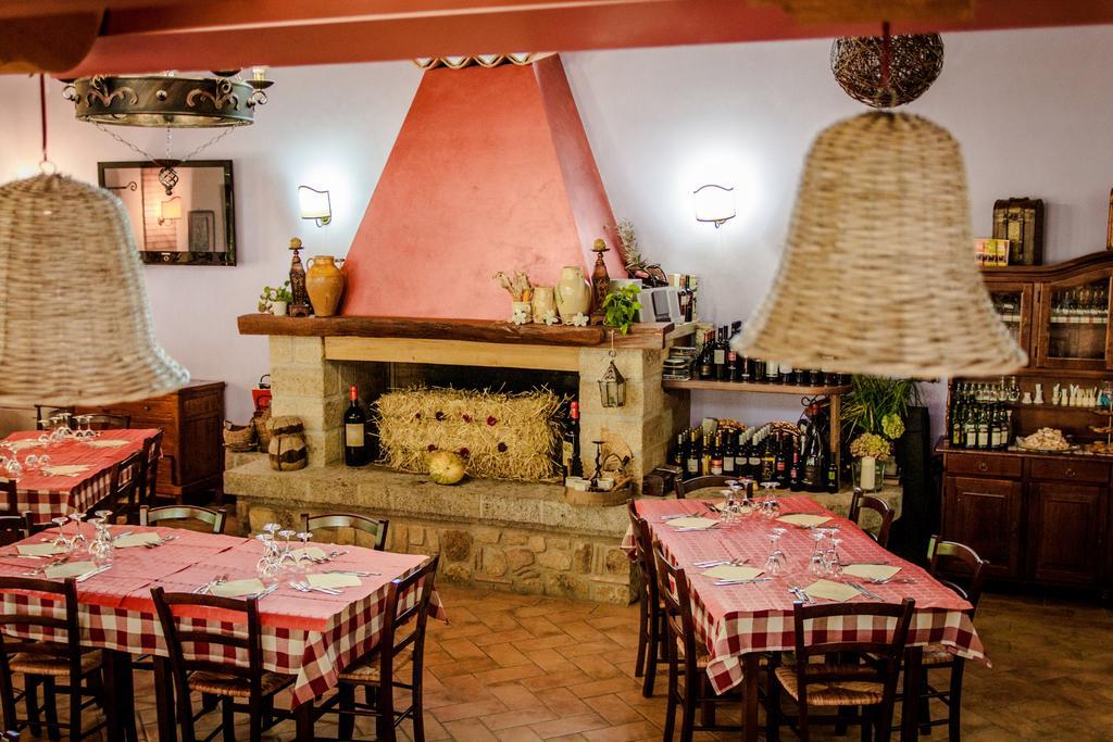 La Taverna Dei Briganti Hotel Cotronei ภายนอก รูปภาพ