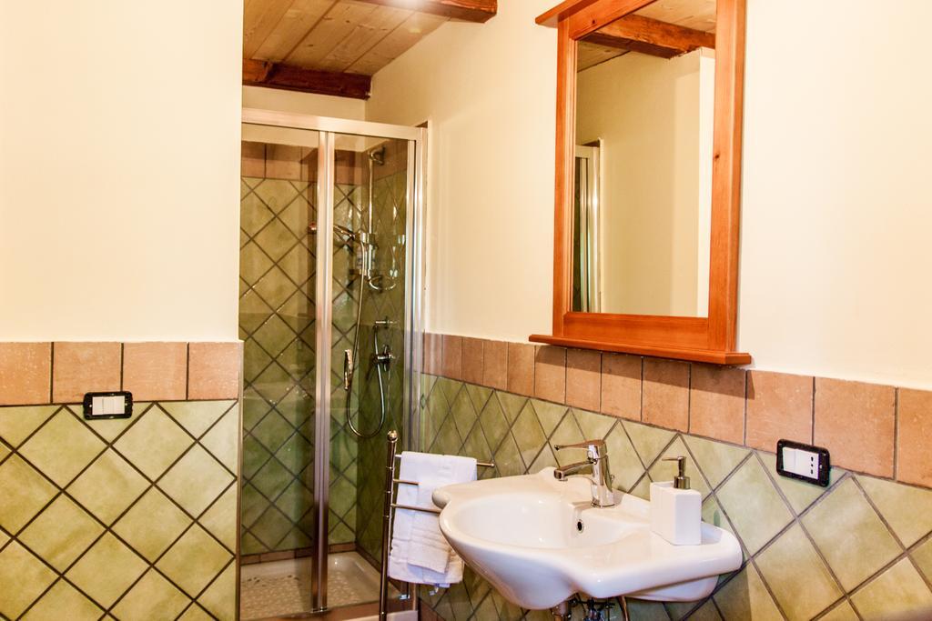 La Taverna Dei Briganti Hotel Cotronei ห้อง รูปภาพ