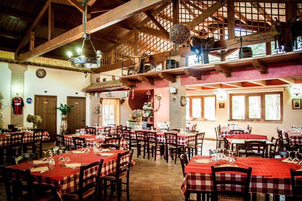 La Taverna Dei Briganti Hotel Cotronei ภายนอก รูปภาพ