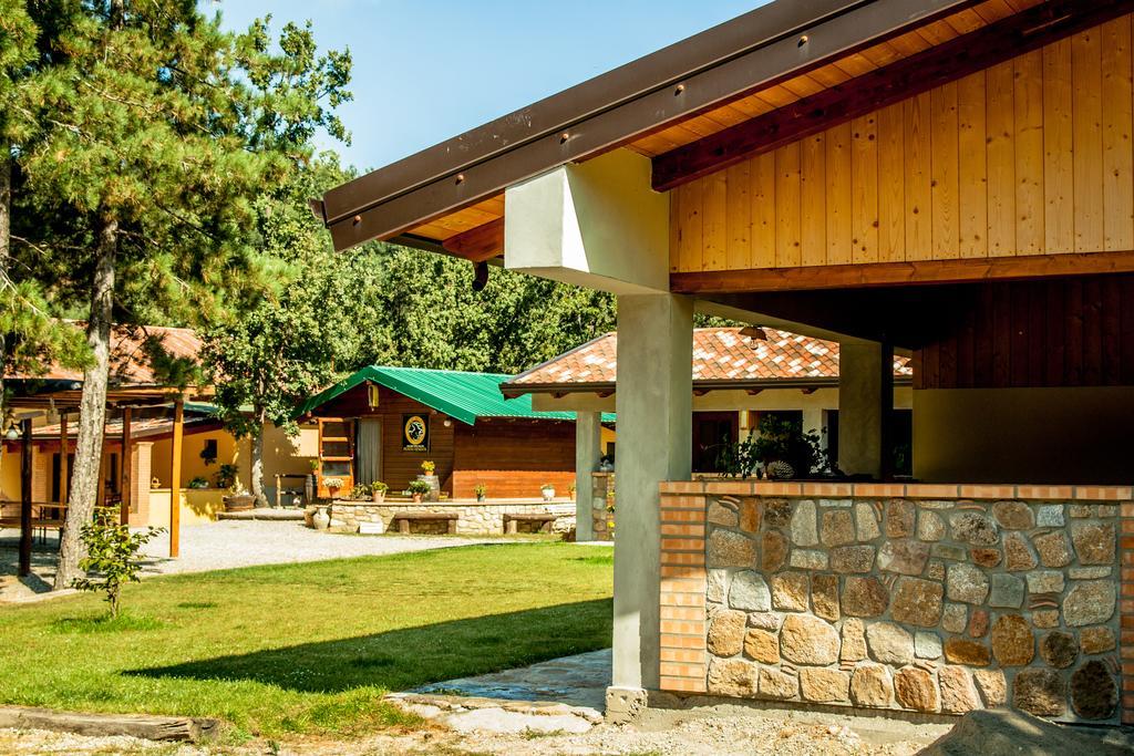 La Taverna Dei Briganti Hotel Cotronei ภายนอก รูปภาพ