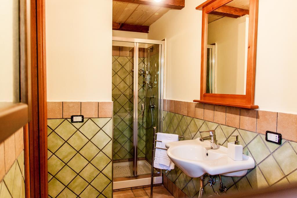 La Taverna Dei Briganti Hotel Cotronei ห้อง รูปภาพ
