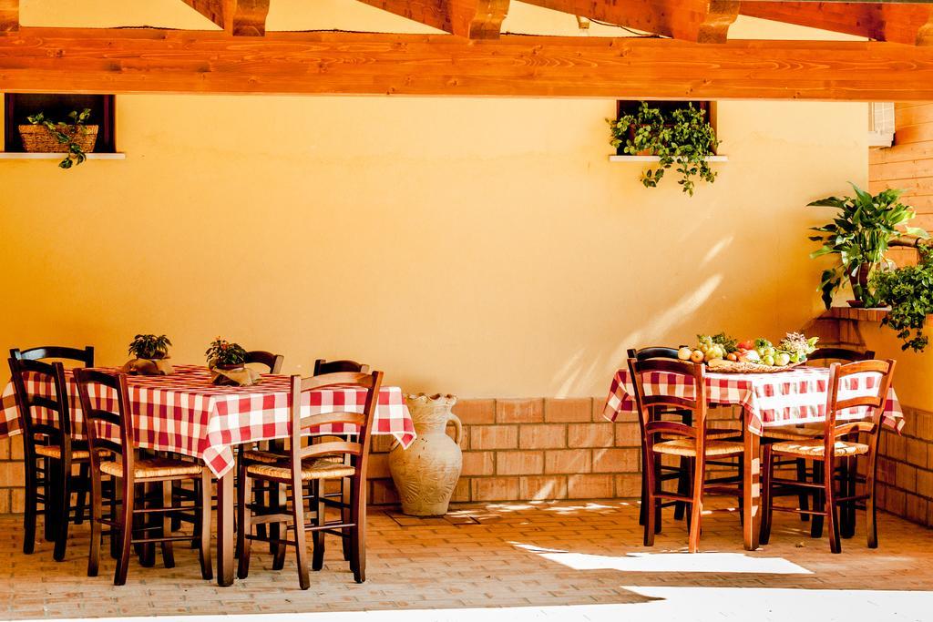 La Taverna Dei Briganti Hotel Cotronei ภายนอก รูปภาพ